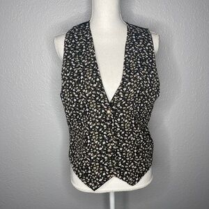 Floral Vest with pearl buttons‎